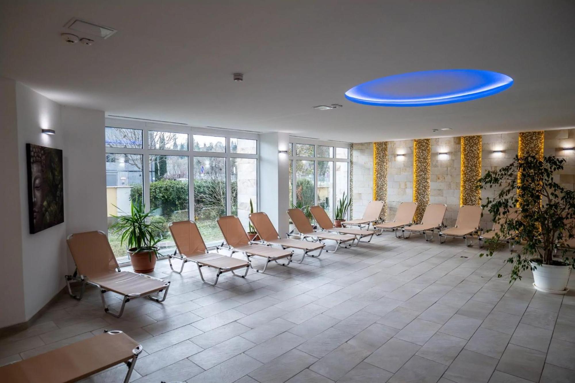 Hotel Aurora Miskolc Exteriör bild