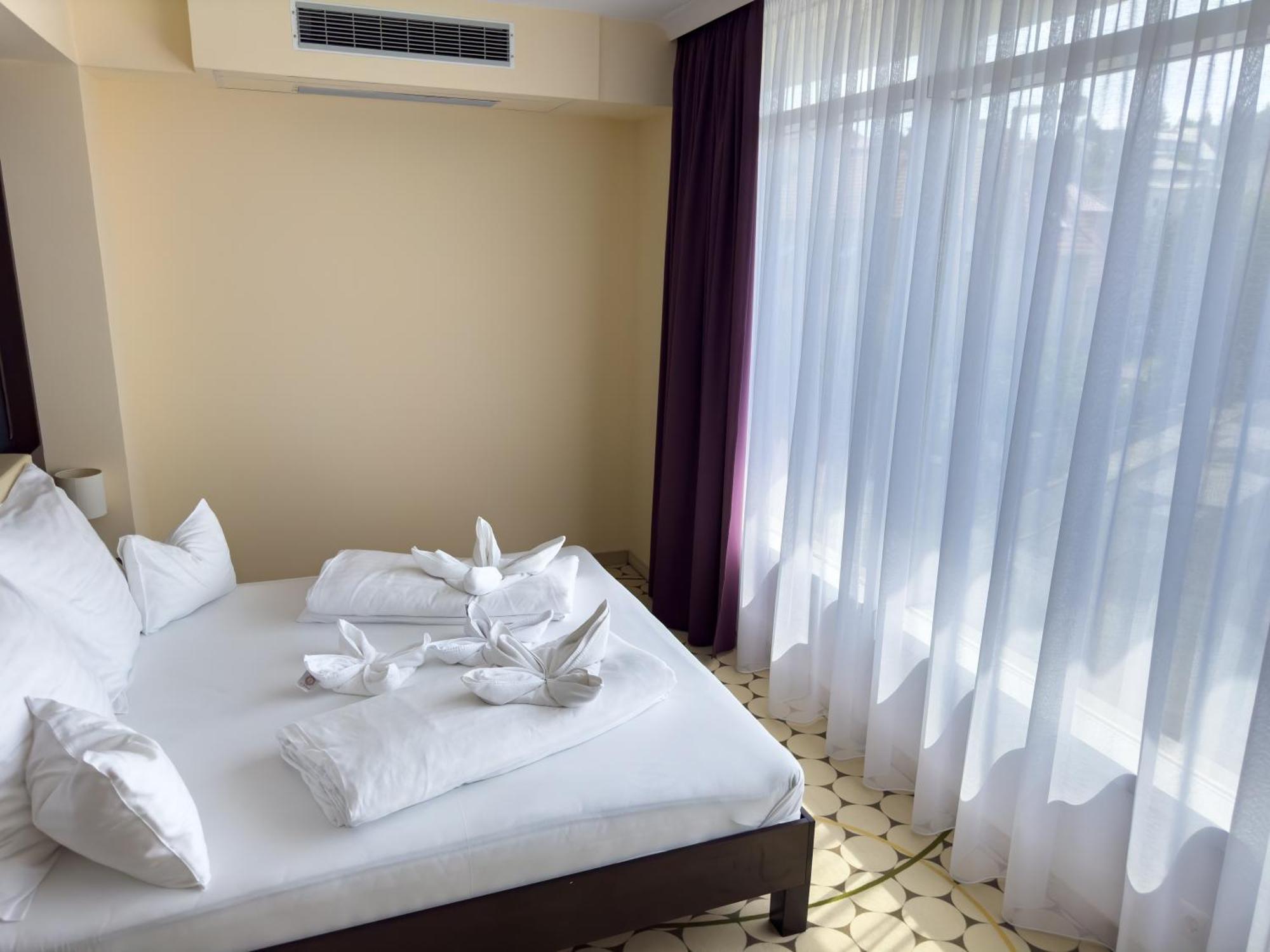 Hotel Aurora Miskolc Exteriör bild