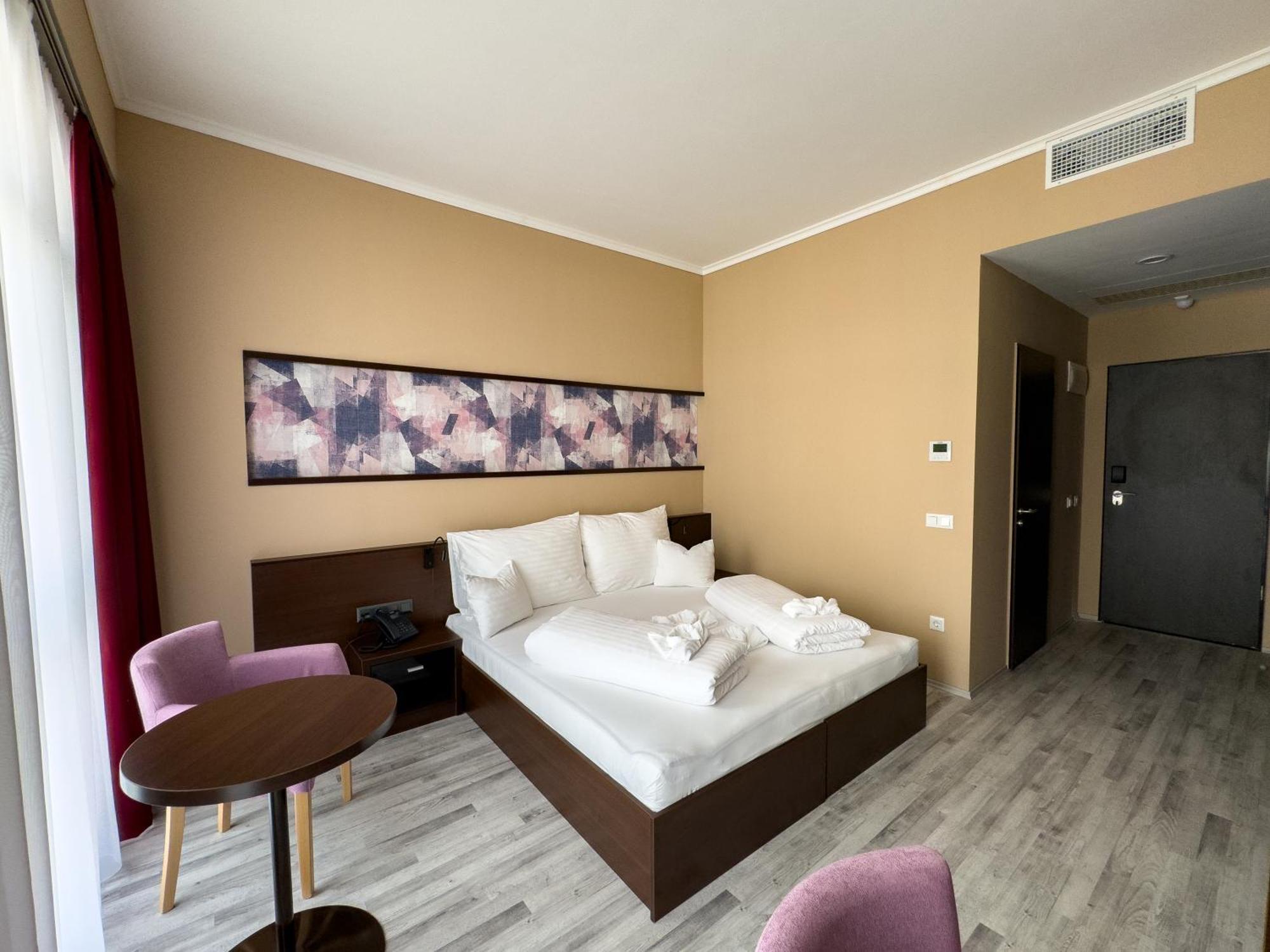 Hotel Aurora Miskolc Exteriör bild