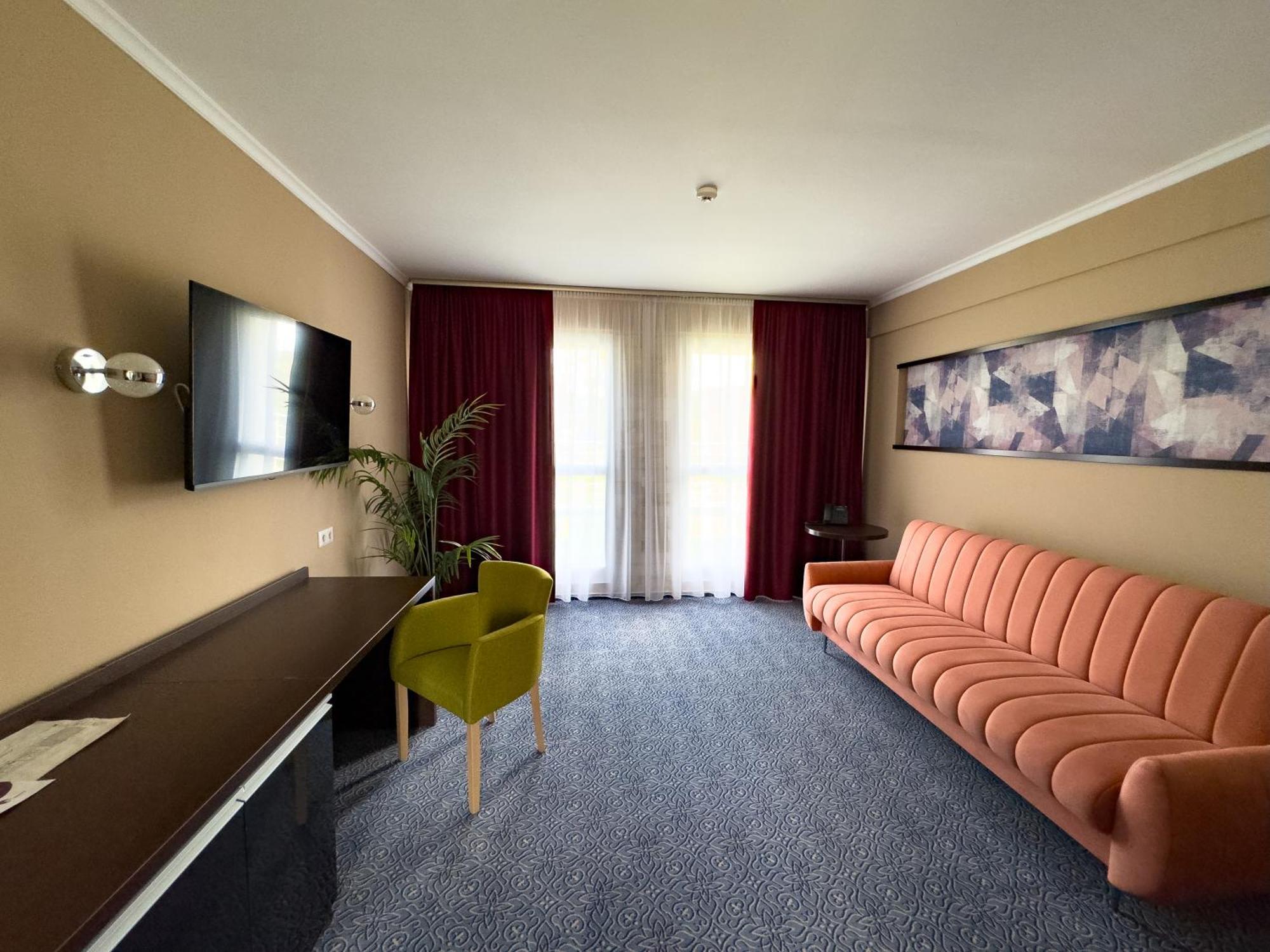 Hotel Aurora Miskolc Exteriör bild